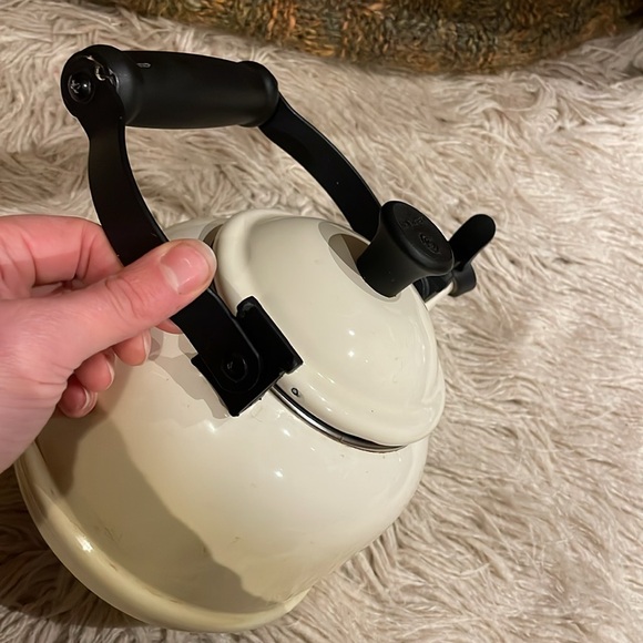 Le Creuset ombre white cream kettle - Picture 4 of 15